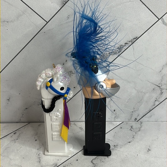 Carlton Cards Heirloom Collection PEZ Knight and Pony Ornaments - Picture 3 of 5